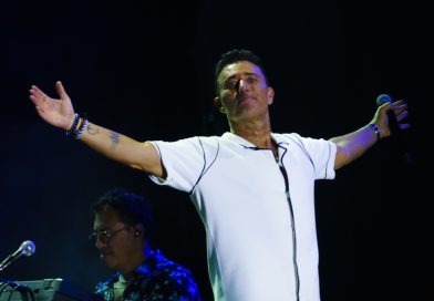 Mustafa Sandal İzmir Fuarı’nda Coşkulu Bir Konser Verdi